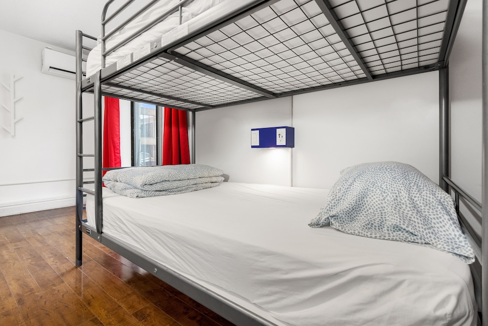 Bed in 6-Bed Dorm thumbnail 6