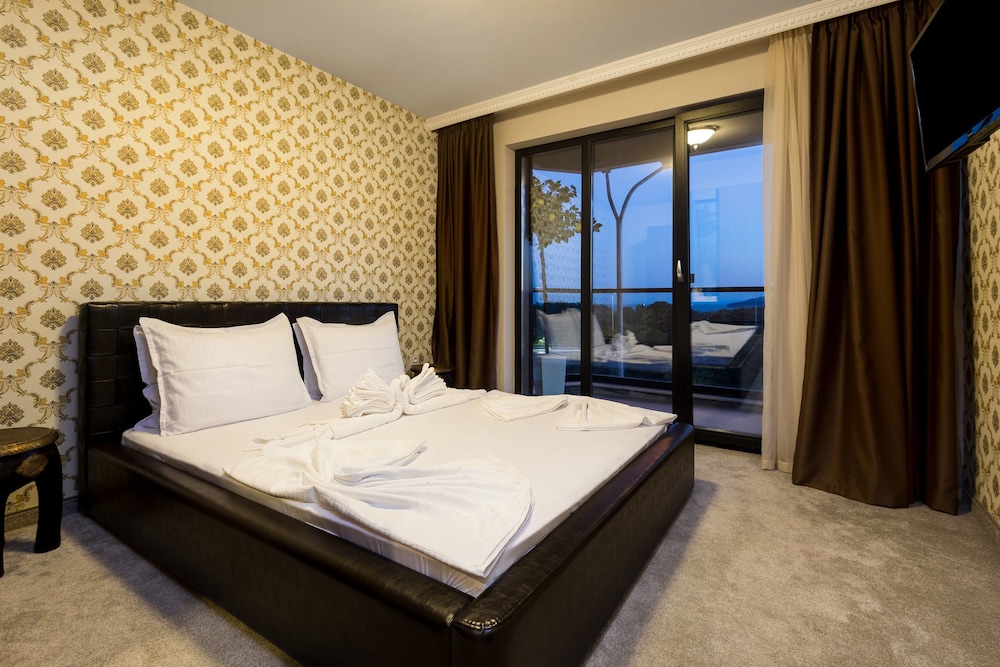 Apartment, 2 Bedrooms, Balcony photo 1