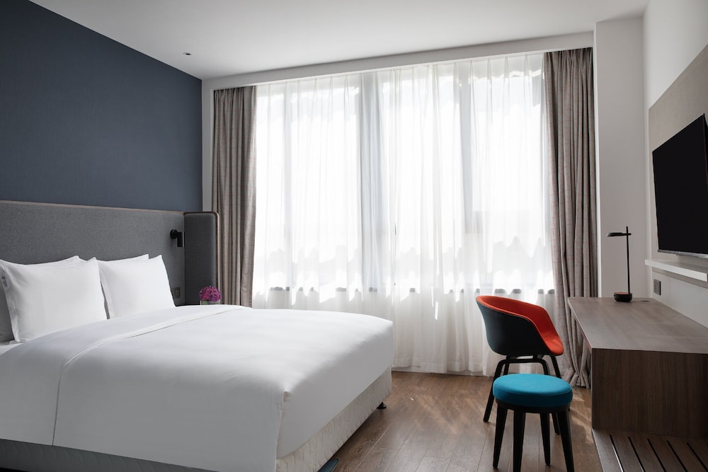 Standard Room, 1 King Bed - Photo 2