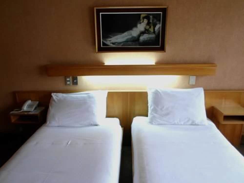 Standard Triple Room, 3 Twin Beds photo 1