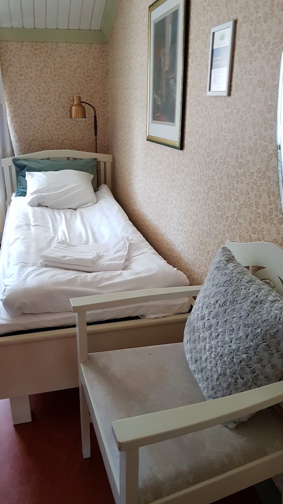 Basic Single Room photo 3