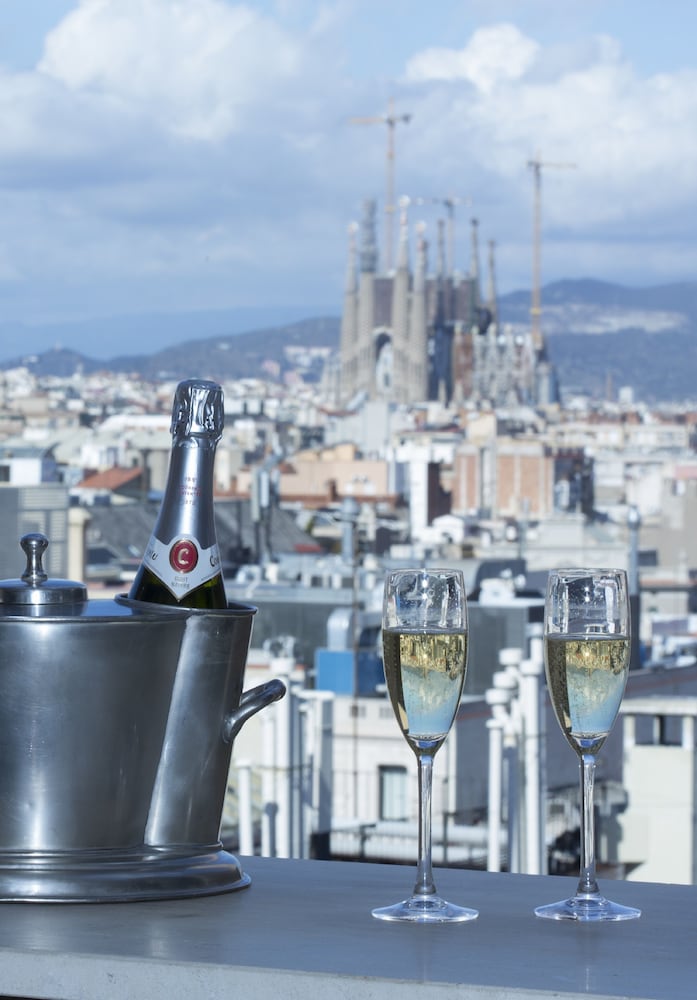 Suite Superior Sagrada Familia with terrace thumbnail 6