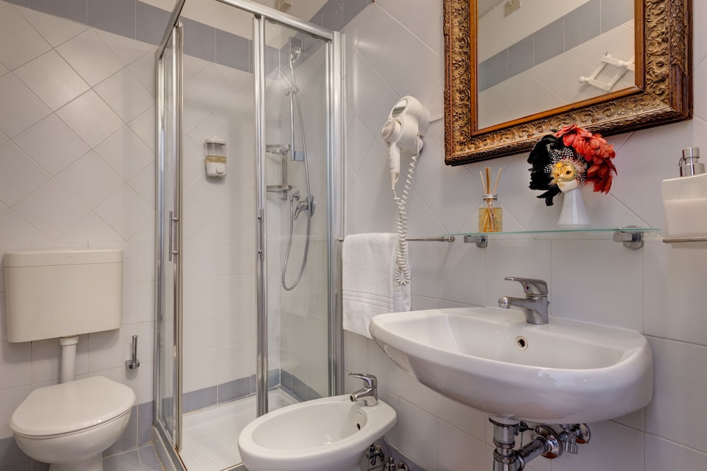 Double Room, Balcony, City View photo 3