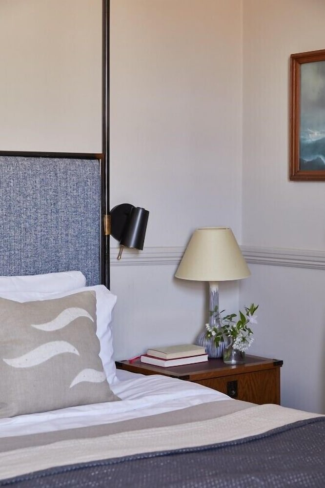 Deluxe Room - Photo 5
