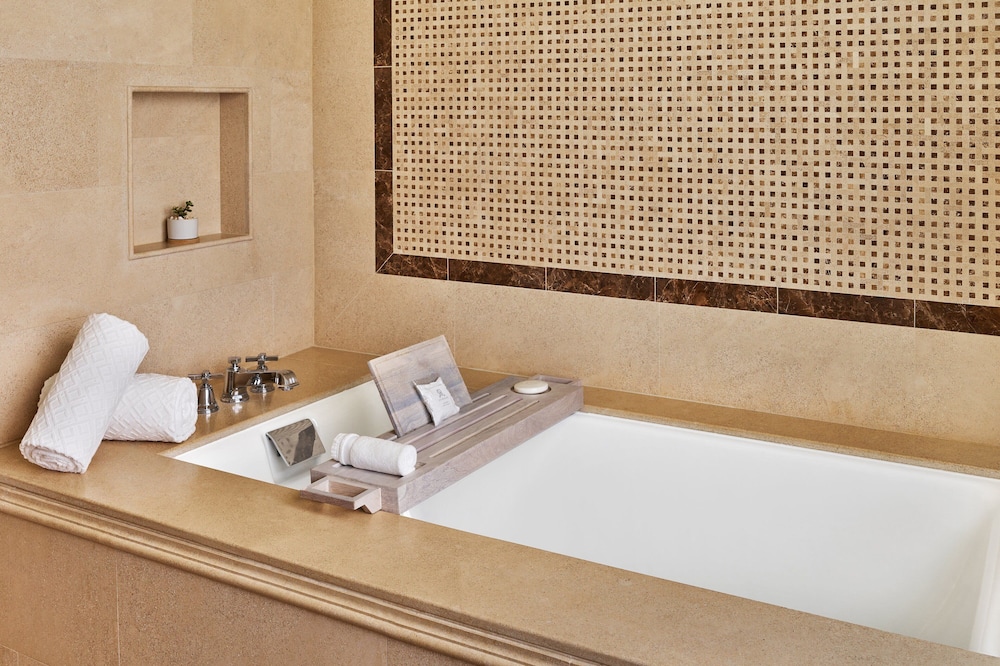 Luxury Suite, 1 Bedroom, Non Smoking, Garden View - Photo 4