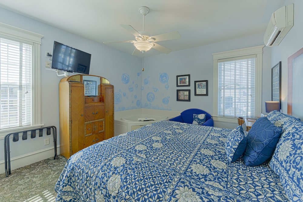 Standard Double Room, Ensuite (50's TV Room)