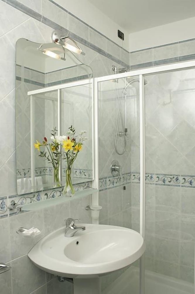 Classic Triple Room, Park View photo 3