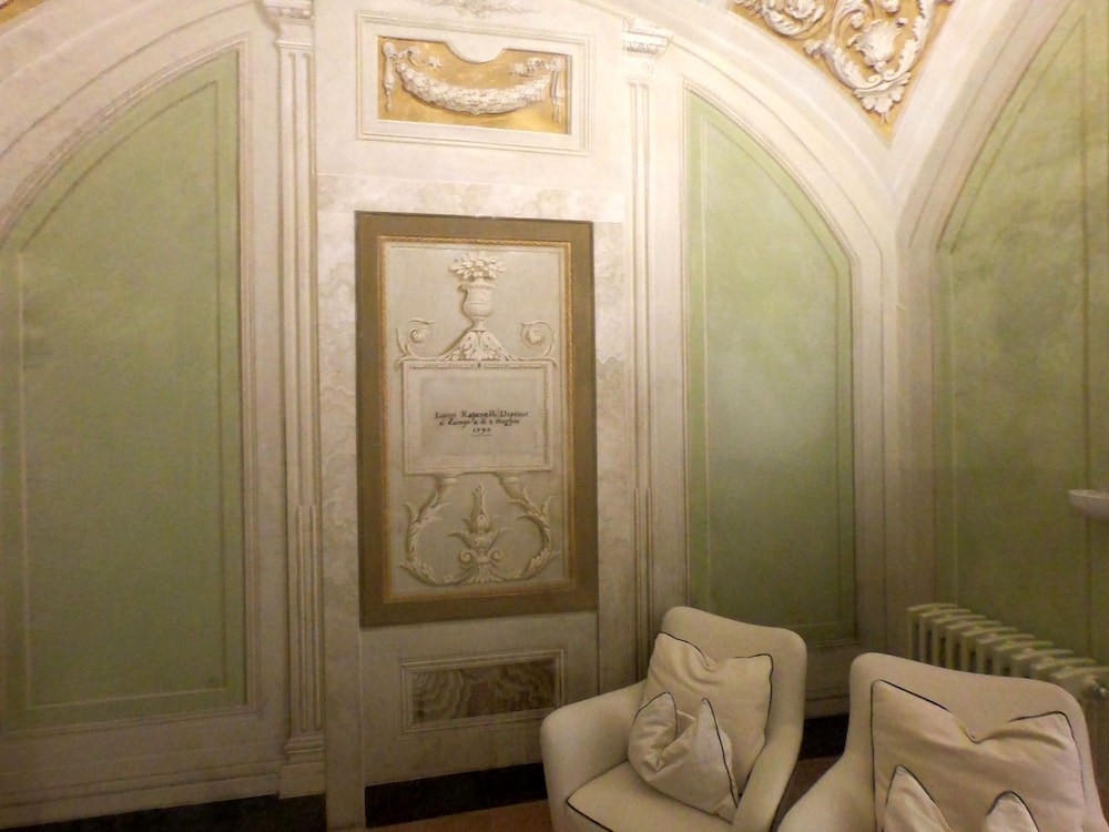 Deluxe Suite photo 1