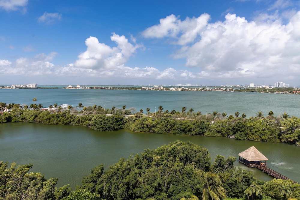 Royale Deluxe Lagoon View - Photo 10