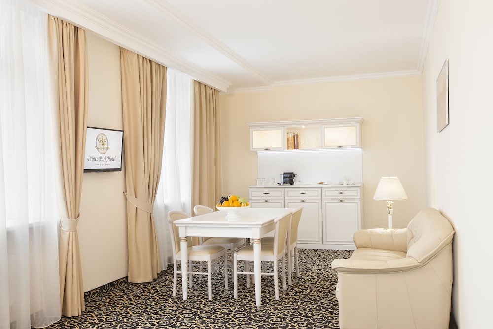 Suite, 1 Bedroom (Ambassador) photo 3