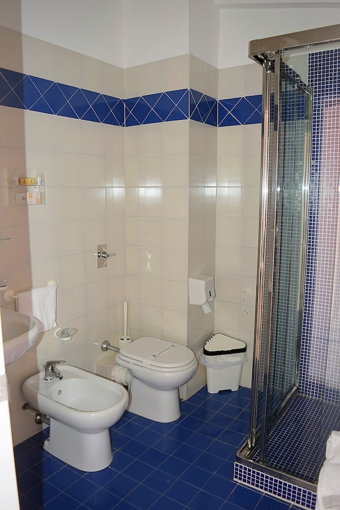 Deluxe Room, 1 Double Bed photo 2