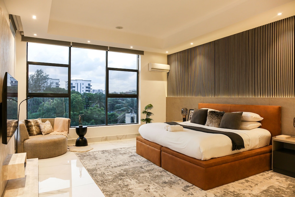 City Apartment, 3 Bedrooms, Private Pool, City View photo 1