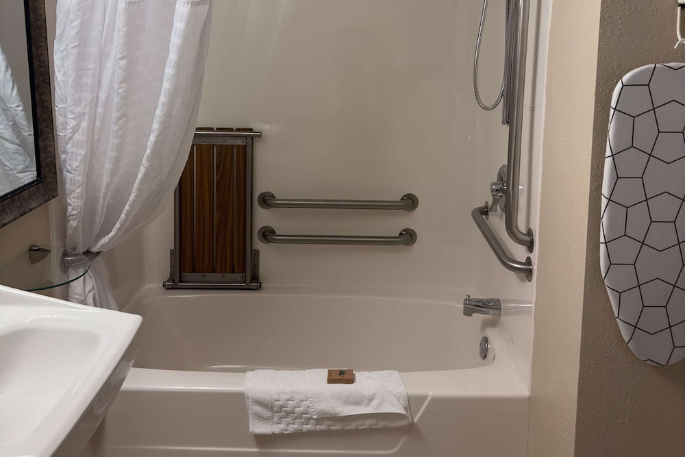 Suite, 1 King Bed with Sofa bed, Accessible, Non Smoking photo 2