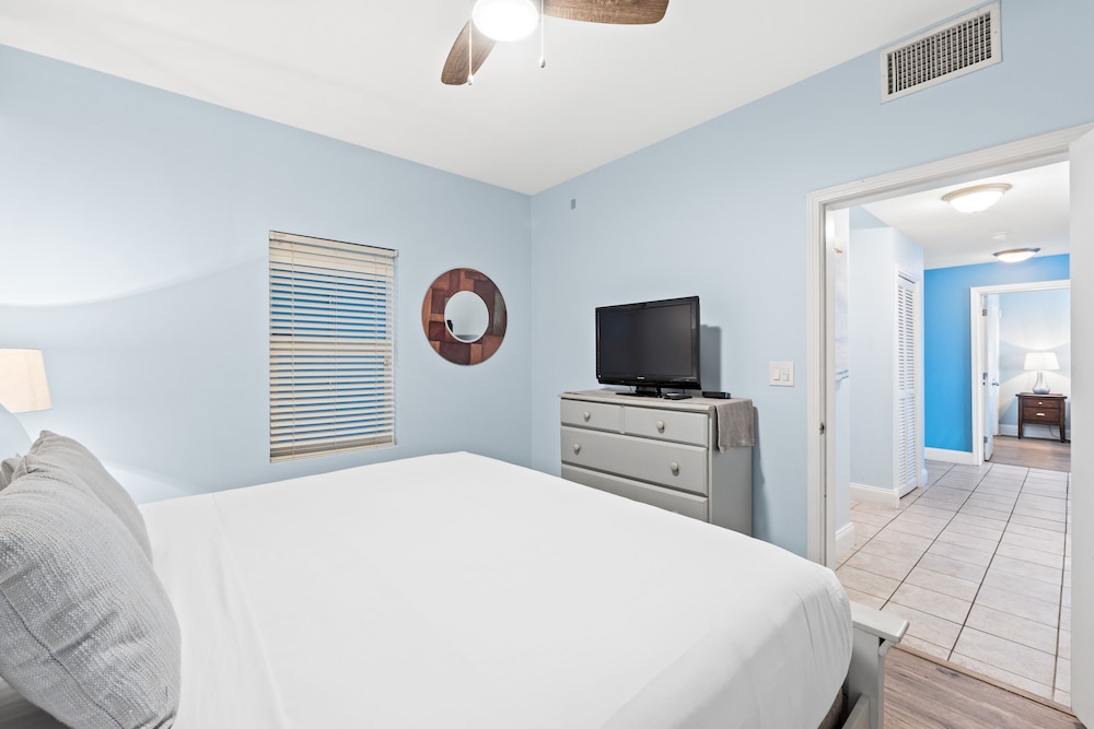 Condo, 3 Bedrooms, Lake View (238)
