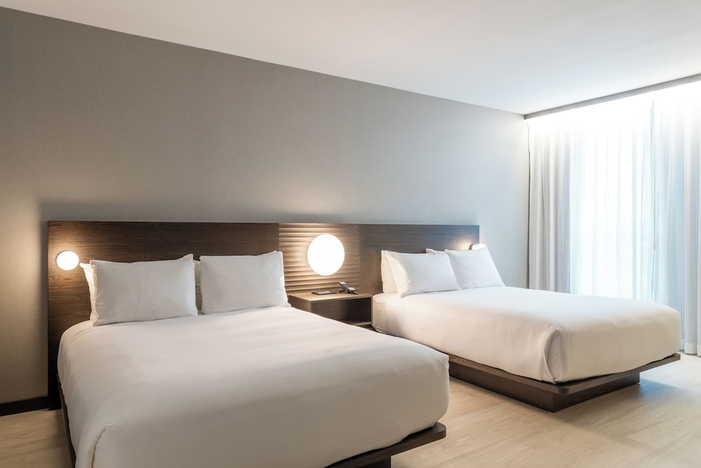 Room, 2 Queen Beds (Mobility/Hearing Access, Roll-in Shwr)