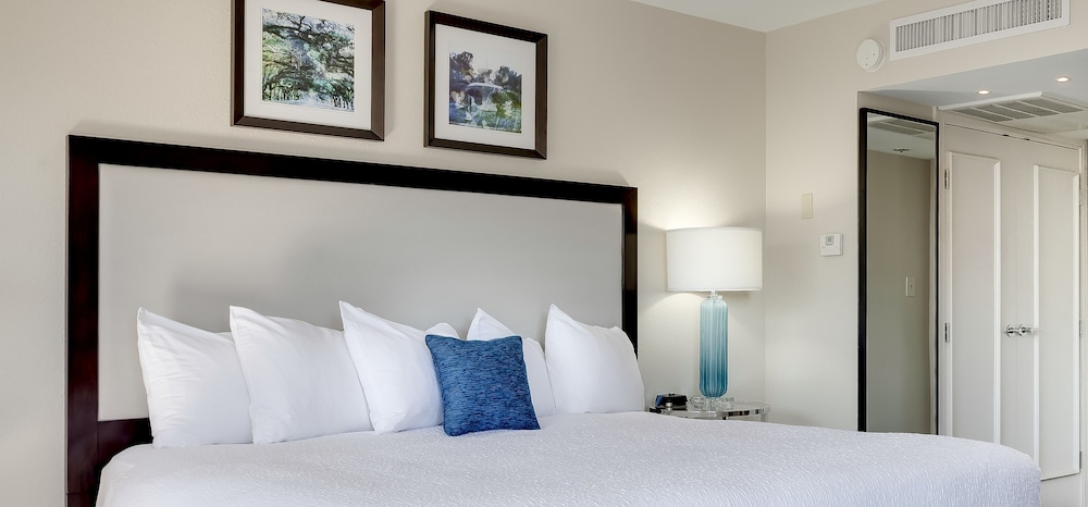 Room, 1 King Bed, Poolside