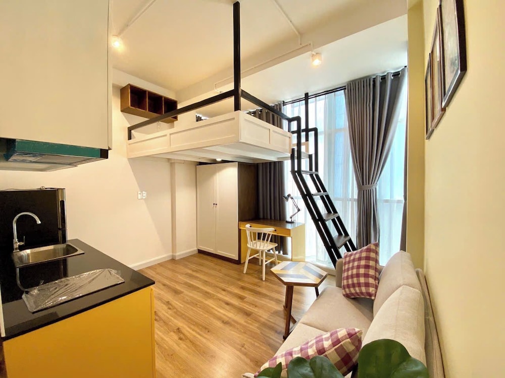 Deluxe Studio