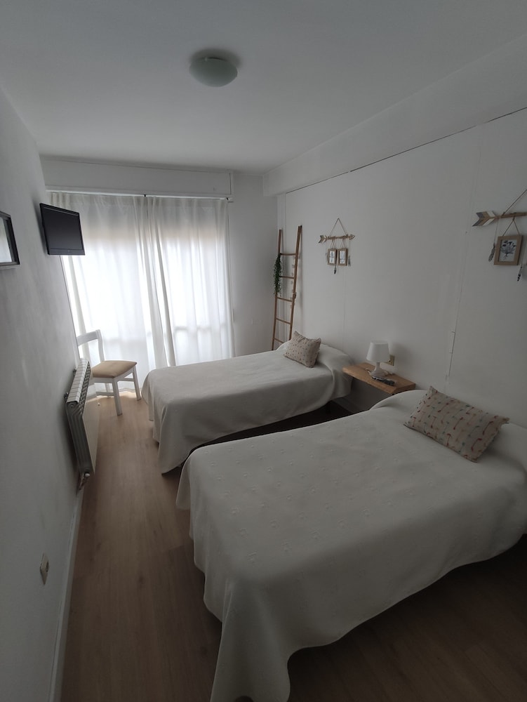 Twin Room - Photo 4