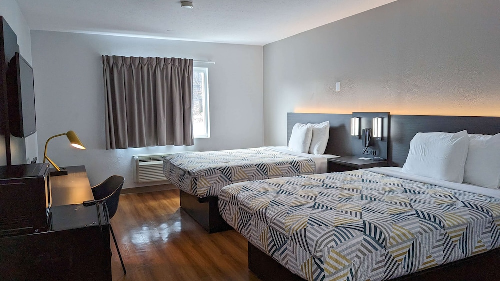 Premium Room, 2 Queen Beds, Non Smoking, Refrigerator