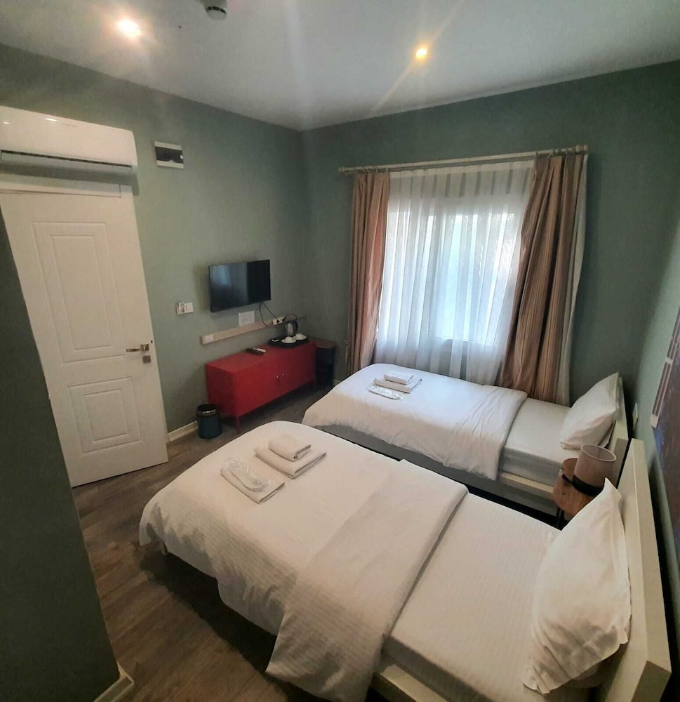 Economy Twin Room photo 2