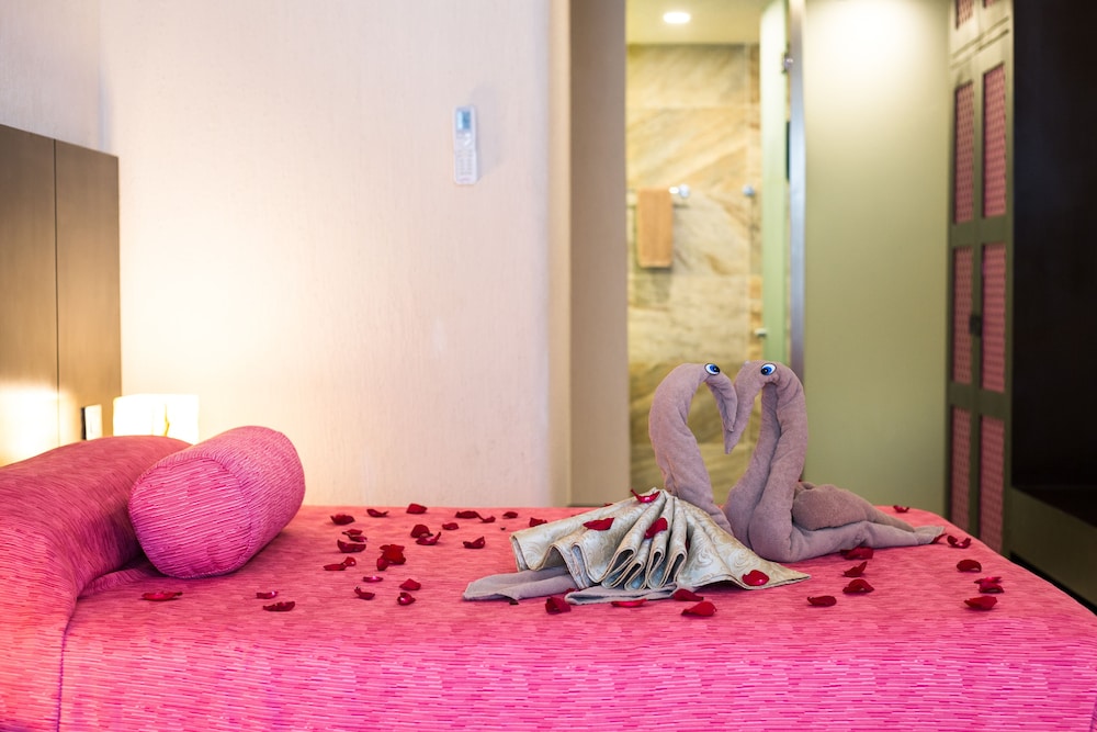 Standard Room, 1 Queen Bed, Patio, City View