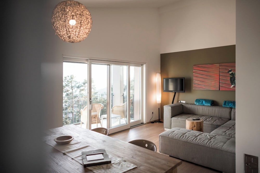 Grand Apartment, 1 Queen Bed With Sofa Bed, Balcony, Mountain View