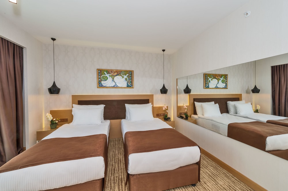 Economy Double or Twin Room, City View photo 2