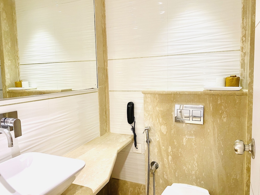 Deluxe Double or Twin Room photo 3