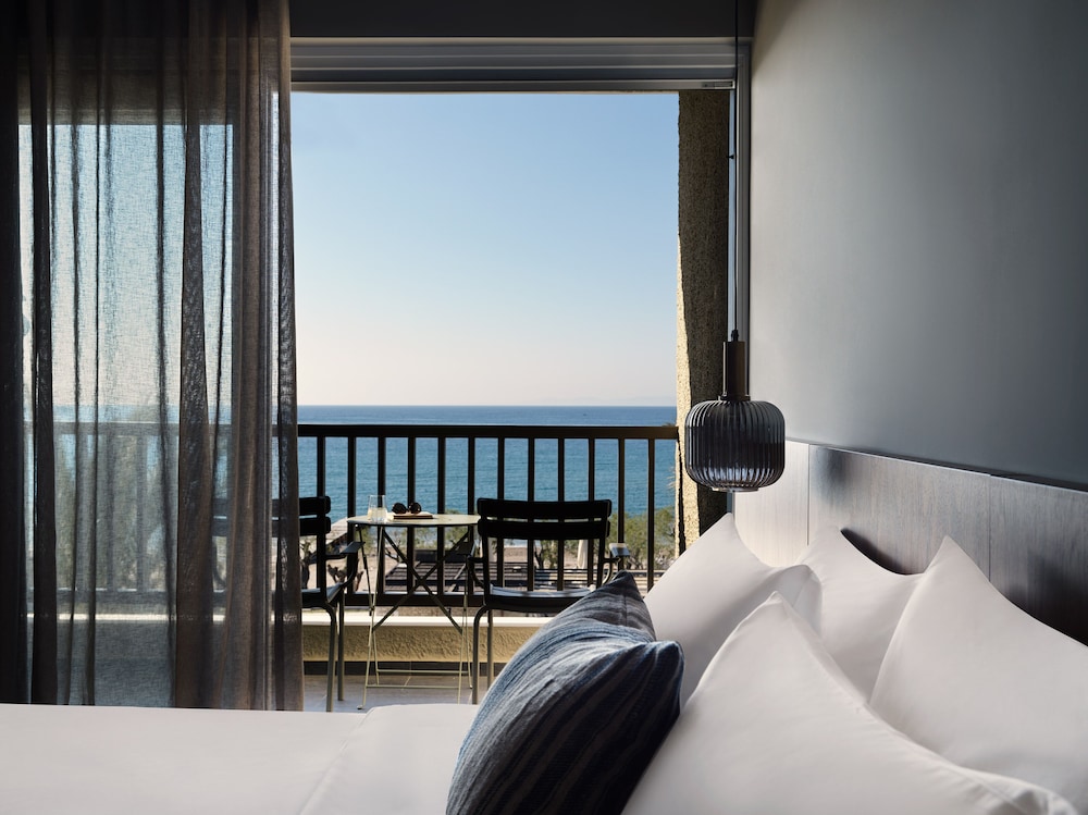 Deluxe Suite with Sea View photo 3