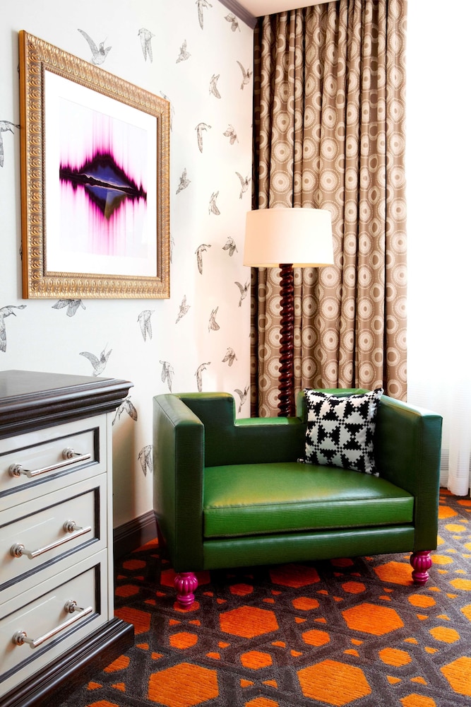 Suite, 1 Bedroom - Photo 8