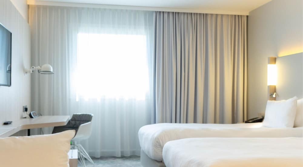 Twin Room (Jangle Triple)