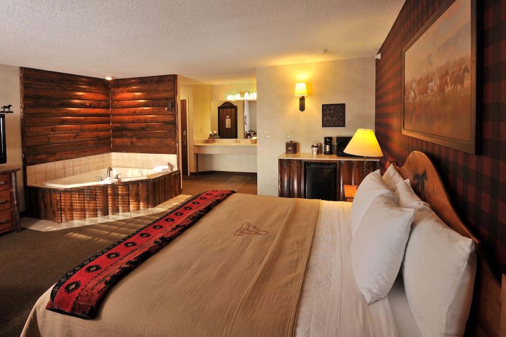 Expanded King with Whirlpool - Photo 2