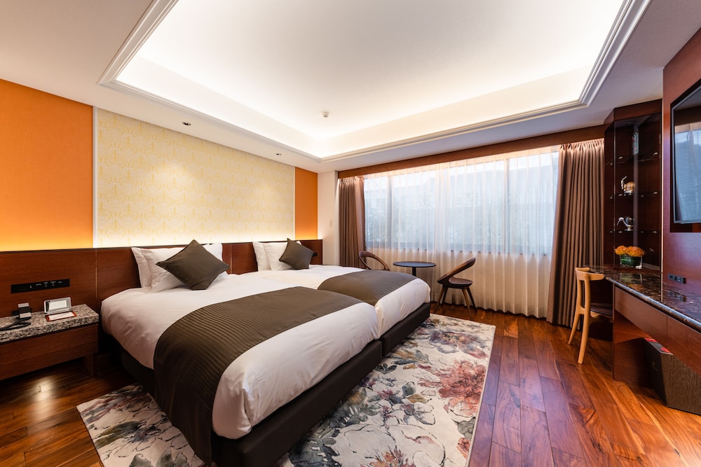 Superior Twin Room, Non Smoking - Photo 8