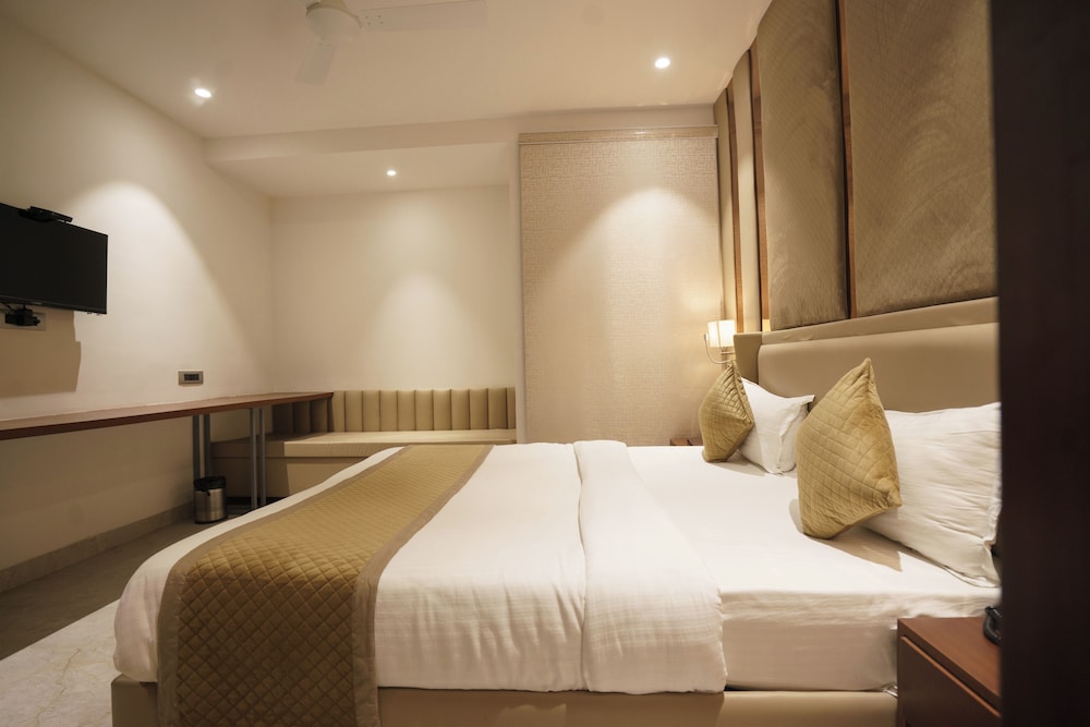 Royal Room photo 3