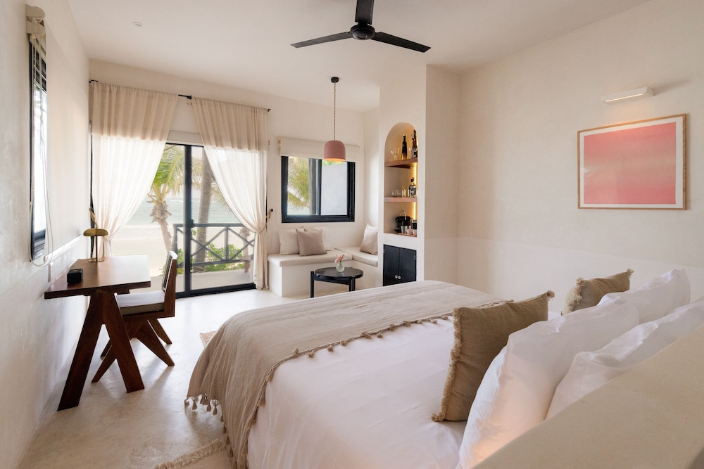 OCEANFRONT SUITE WITH TERRACE - Photo 1