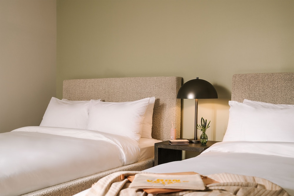 Double Room, 2 Queen Beds, Courtyard View photo 1