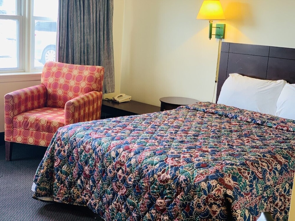 Single Room, 1 King Bed, Non Smoking - Photo 3