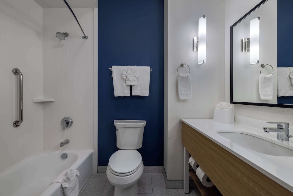 Room, 2 Queen Beds, Accessible - Photo 4