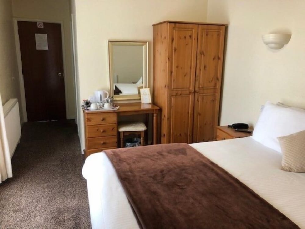 Double Room (With Private Bathroom)