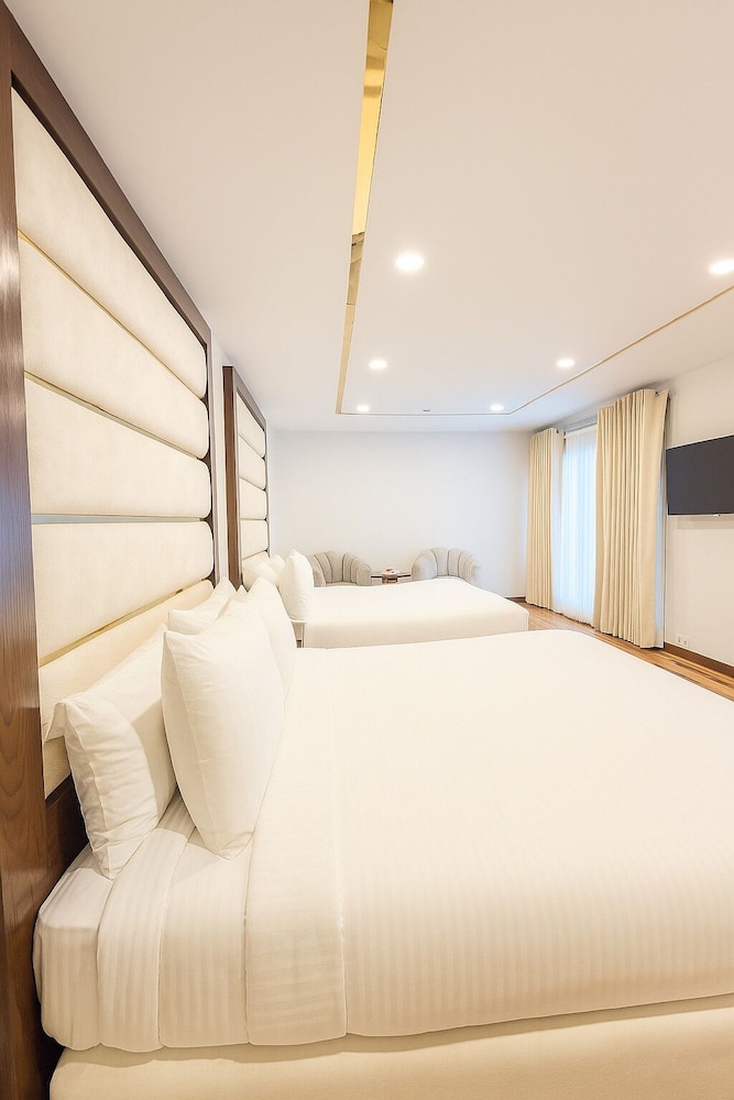 Family Room, 2 Queen Beds, Non Smoking