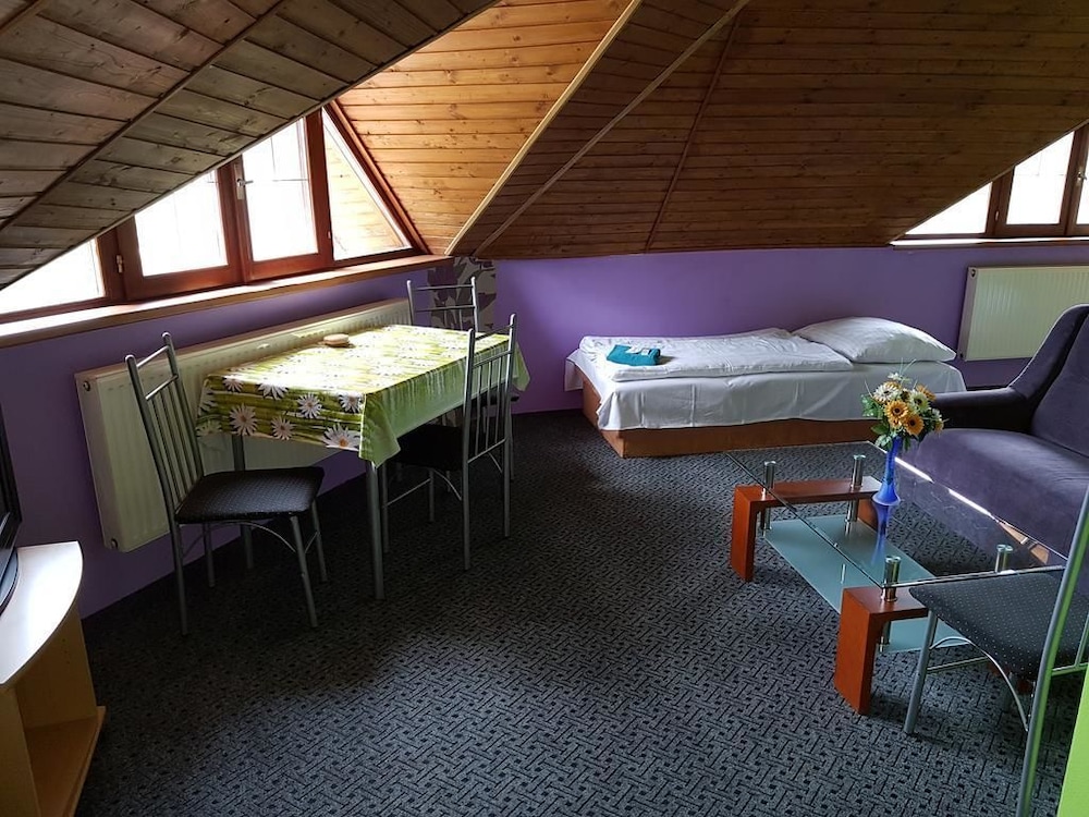 Family Room, Multiple Beds photo 2