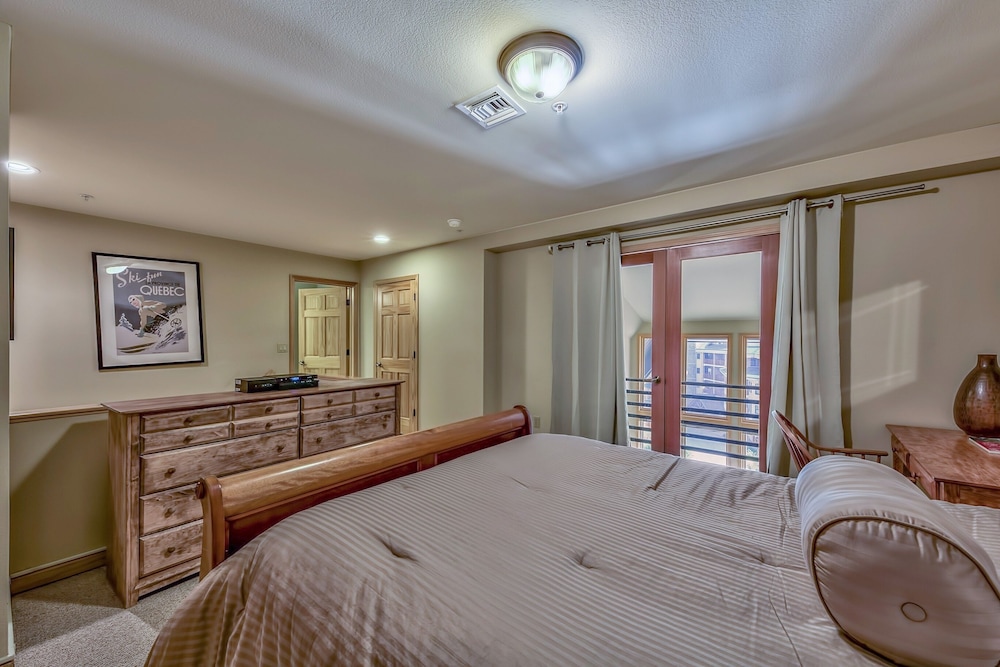 Condo, 2 Bedrooms photo 3