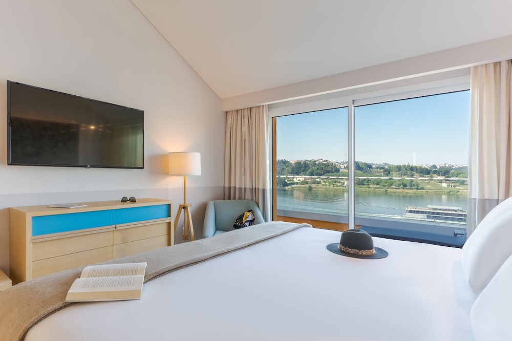 Deluxe Room, River View - Photo 2