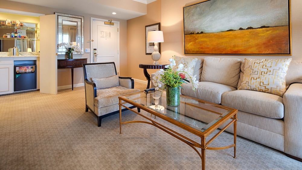 Luxury Suite, 1 King Bed - Photo 3