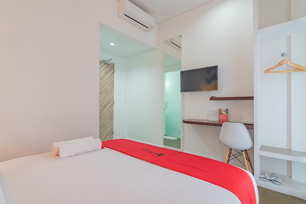Double Room (Reddoorz) - Photo 4