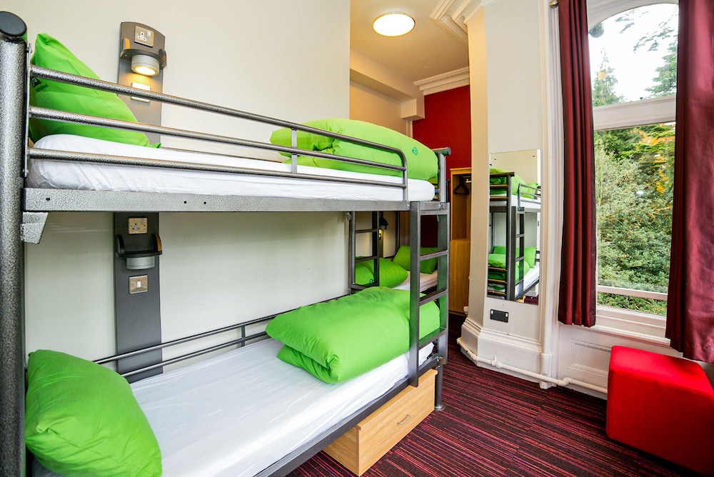 Room (4 Bed Private Ensuite) photo 1