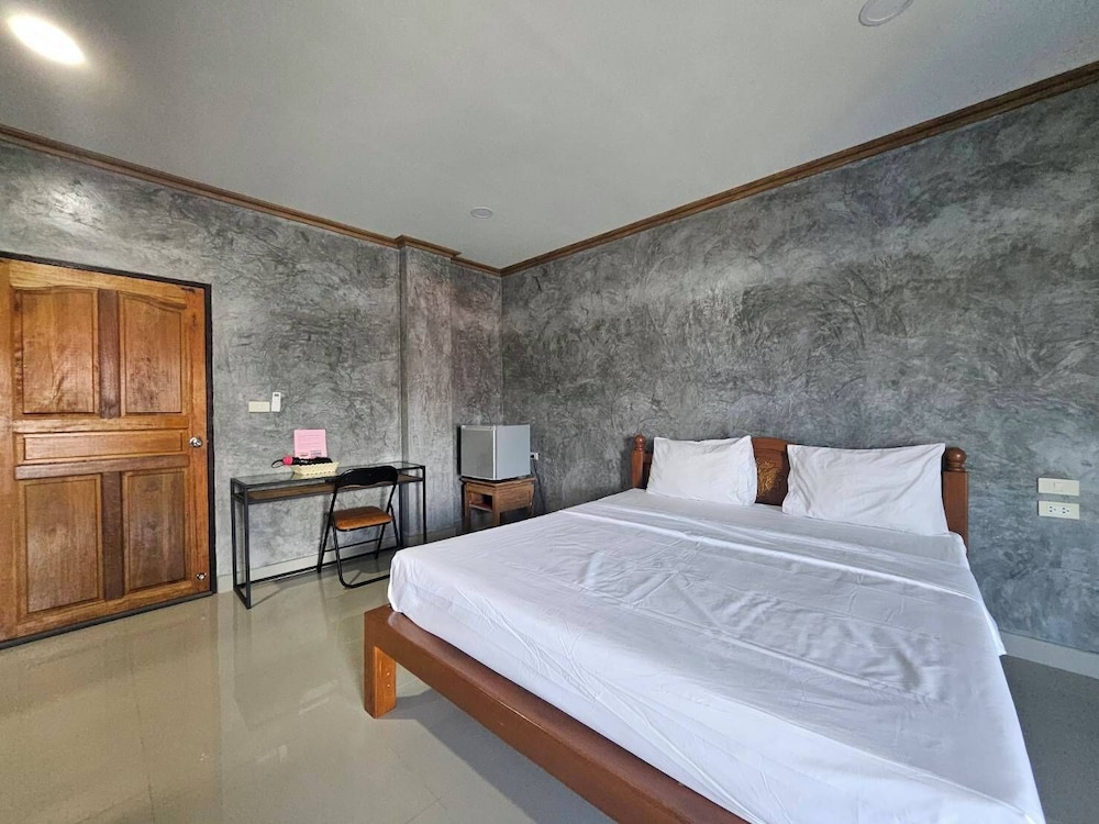 Standard Room, 1 King Bed - Photo 1