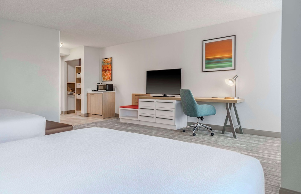 Room, 2 Queen Beds, Accessible, Bathtub - Photo 3