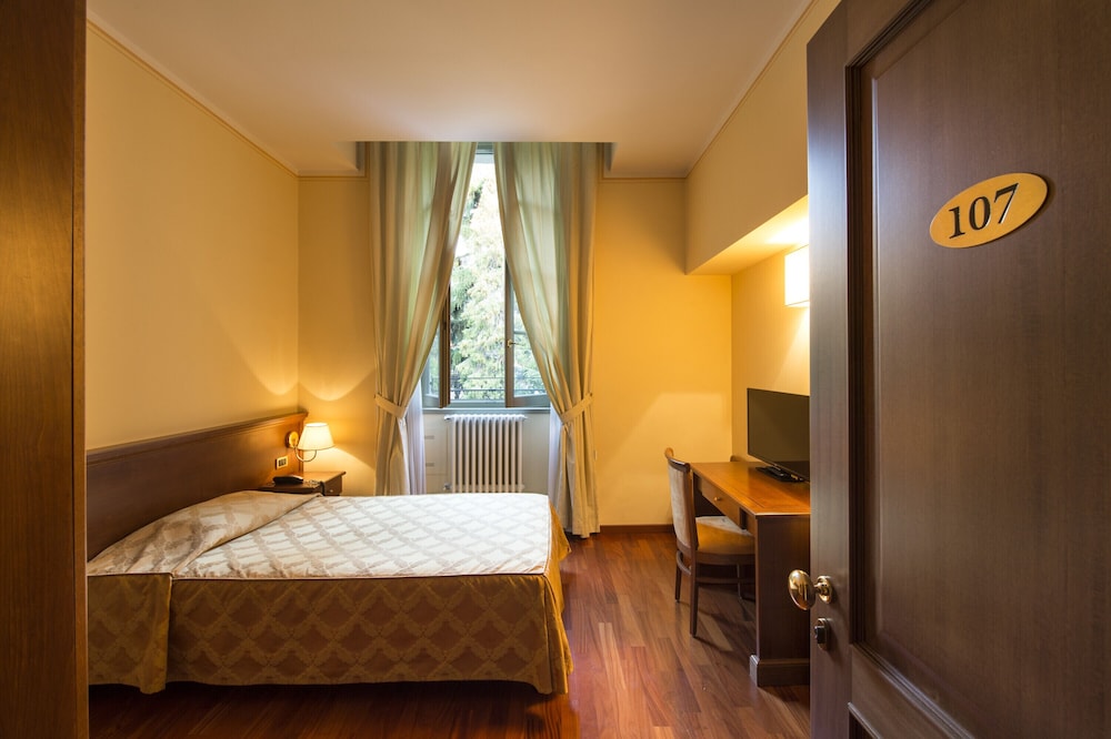 Panoramic Single Room, 1 Large Twin Bed, Garden View