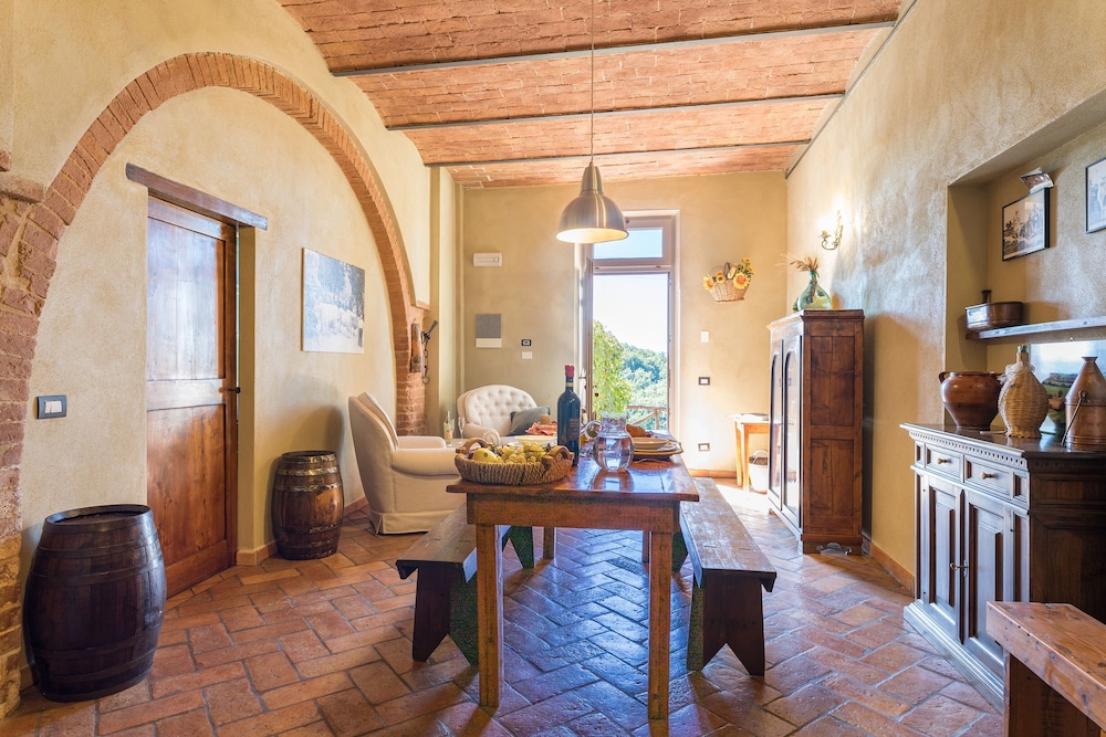 Apartment (Mela)